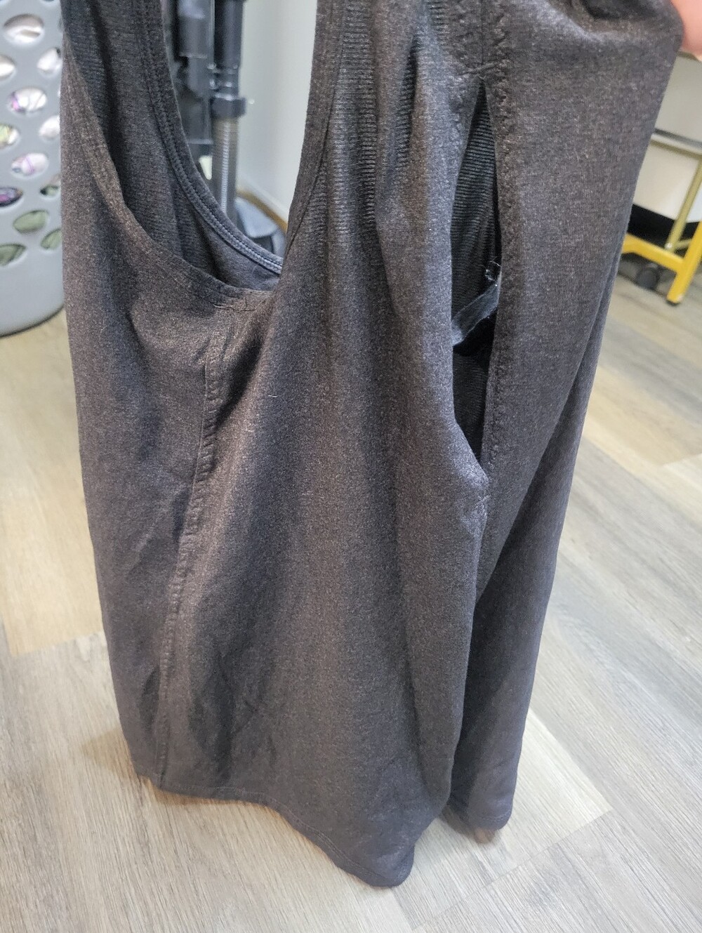Lululemon Dark Gray Lightweight Racerback Vertical Back Slit Tank Top Size 4 - Picture 3 of 3